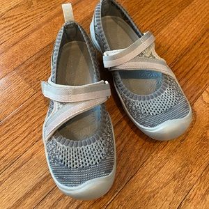 Girls keens size 1 NWT